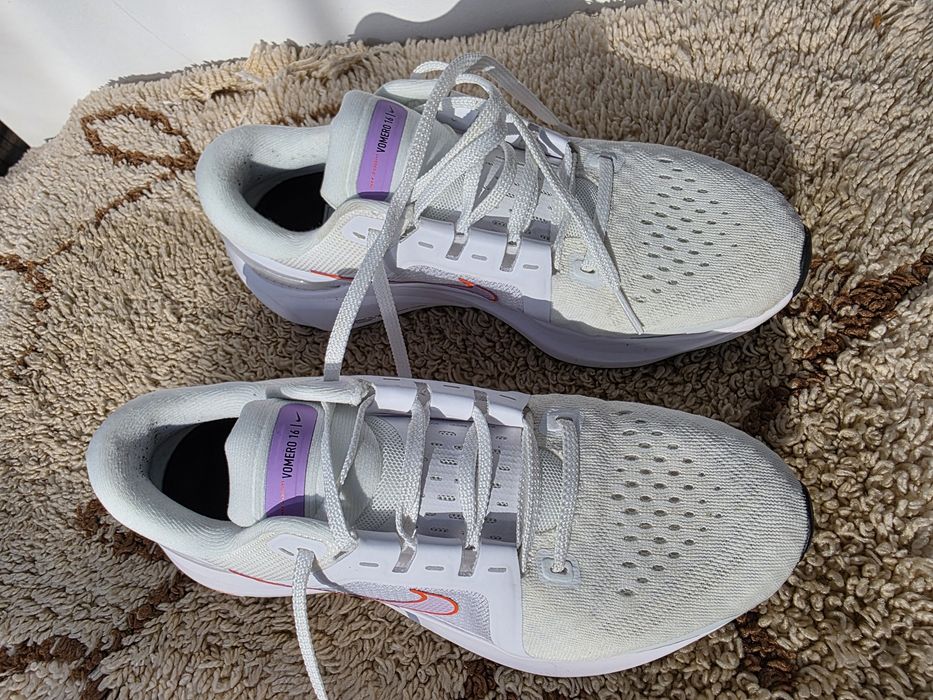 Vând nike vomero 16