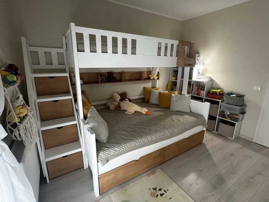 TRANSPORT GRATUIT.Pat supraetajat cu scara tip sertare.Cod 3540