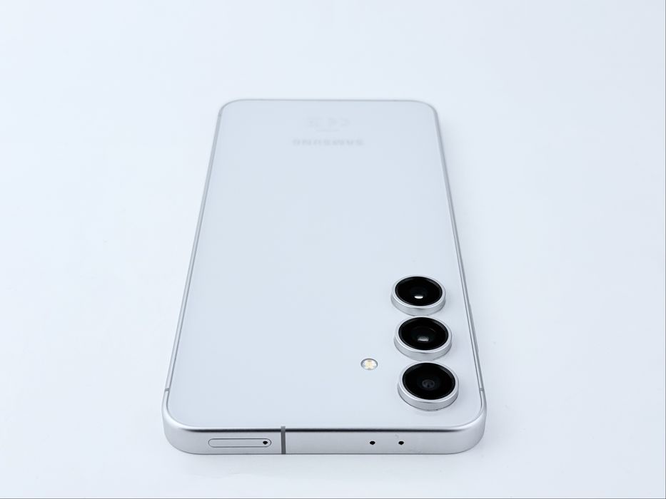 Samsung Galaxy S24 FE 5G 128GB 8RAM White 100% Батерия! Гаранция!