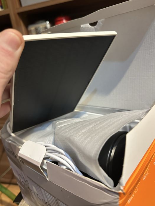 Camera smart cu panou solar.