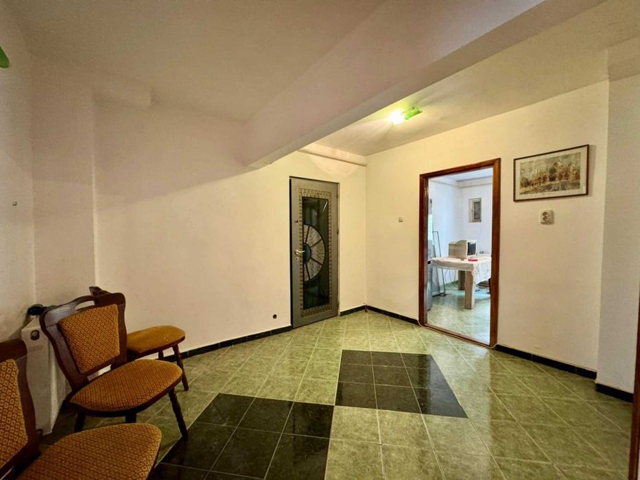 Apartament 3 camere decomandat de vânzare ROMAN