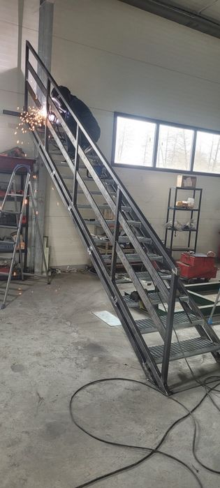 Scara metalica pentru interior