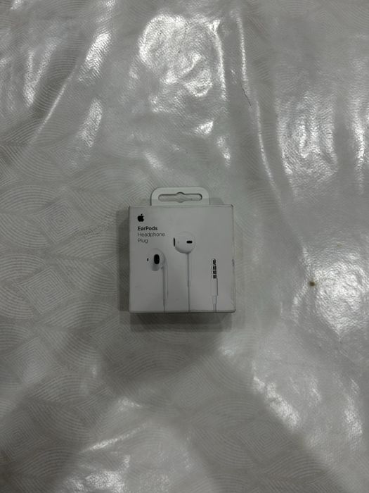 Продам наушиники Apple EarPods 3.5mm mini jack