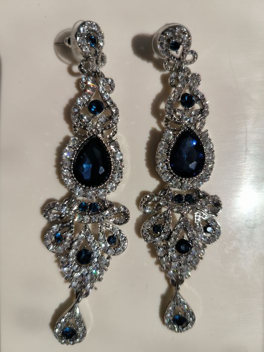 Продам серьги с синими камнями