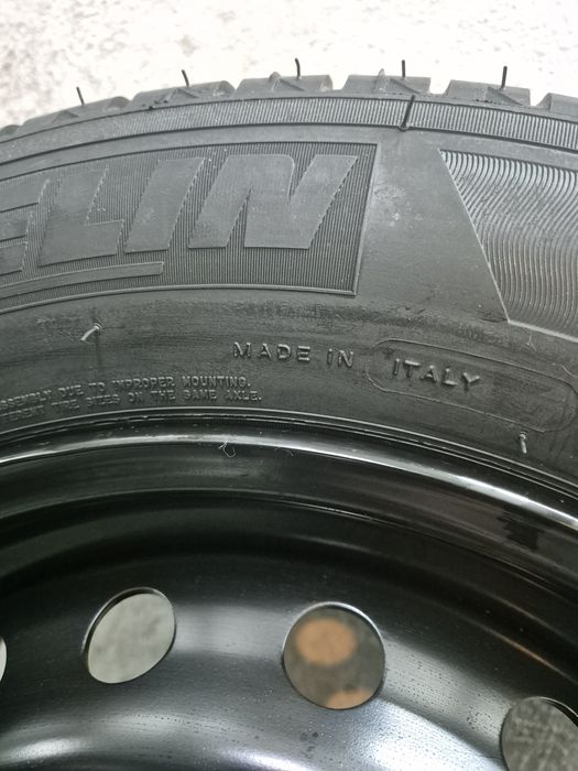 Vând roată Michelin  205 60 16 ( nou)