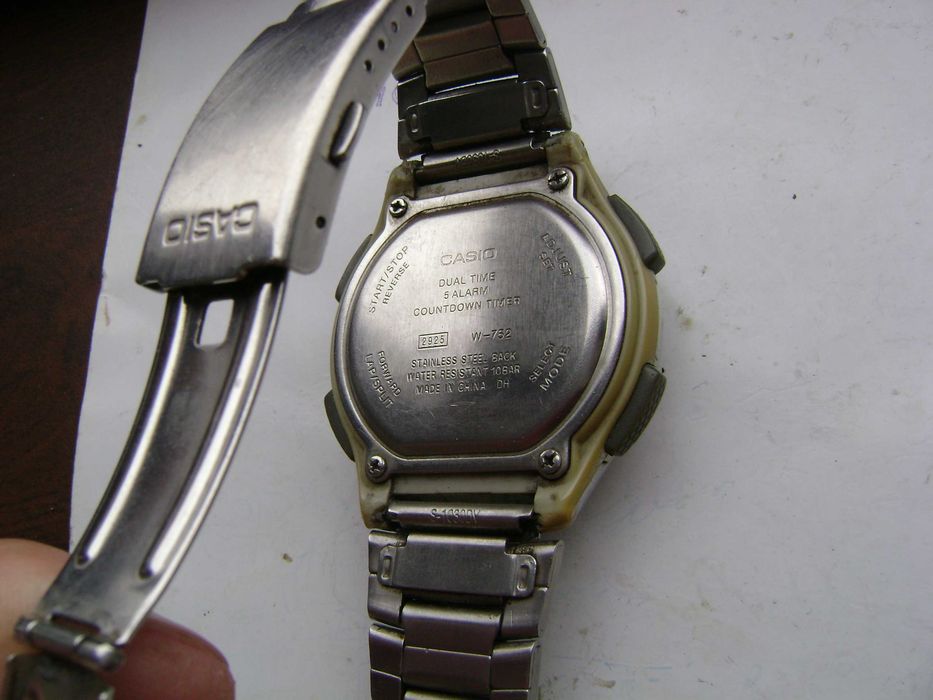 Продавам 5 броя часовници Casio