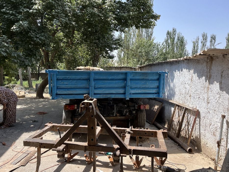 Traktor sotiladi Kopilket bartega ham bor faqat komplekt sotiladi