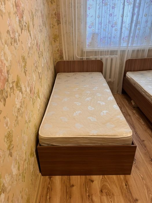 Кровать, полуторка с матрасом