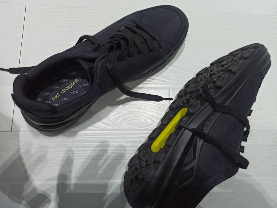 кроссовки шикарные  мужские 44 размер