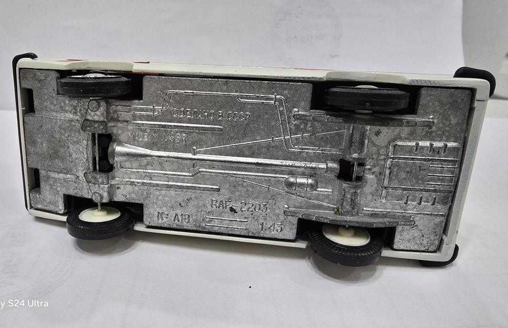 Продам модель авто Раф-2203