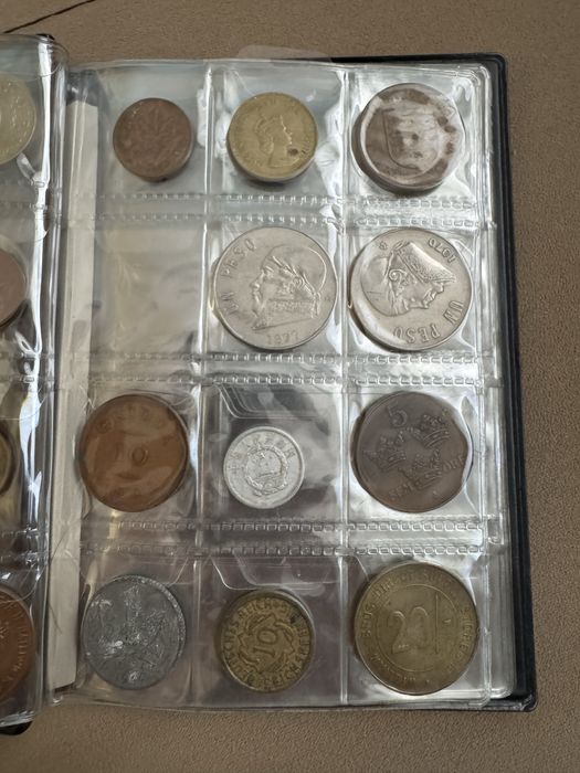 40 монети от различни  държави + Албум