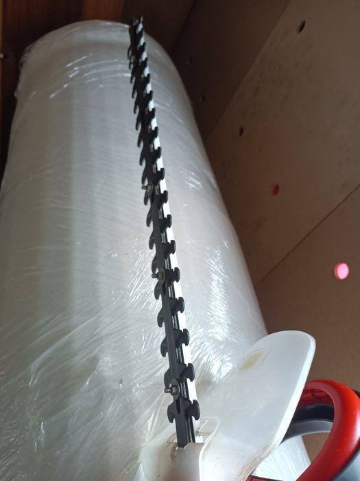 Тример за жива плет