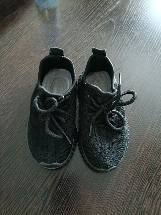 Продам кроссовки для мальчика