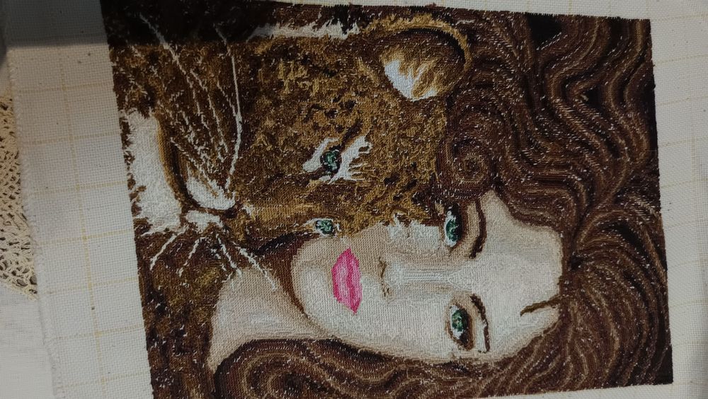 Продавам ушити гоблени и шия по поръчка