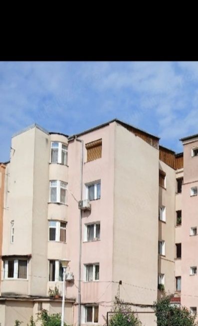 Vând apartament 3 camere zona Gojdu