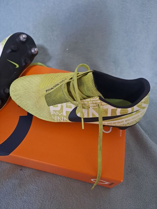 Ghete de fotbal Nike Phantom