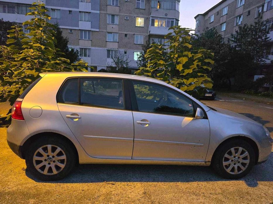 Vând Golf V 2005