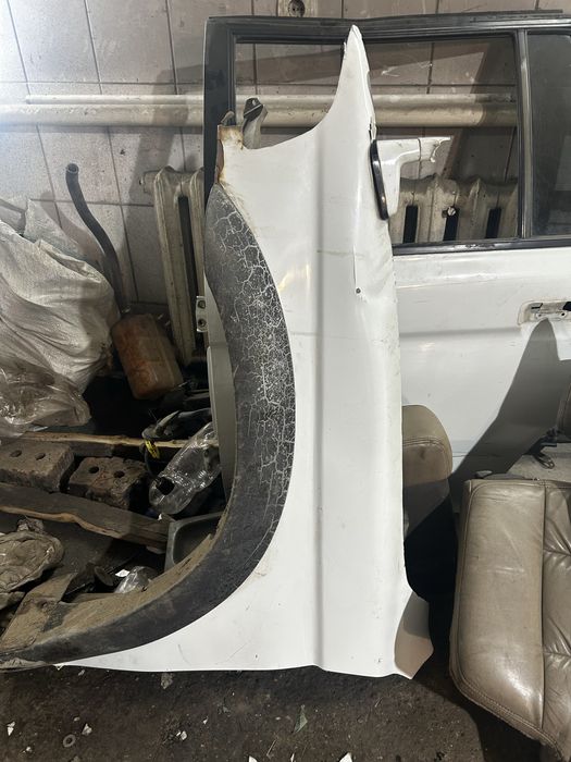 Крыло  заднее митсубиси челленджер