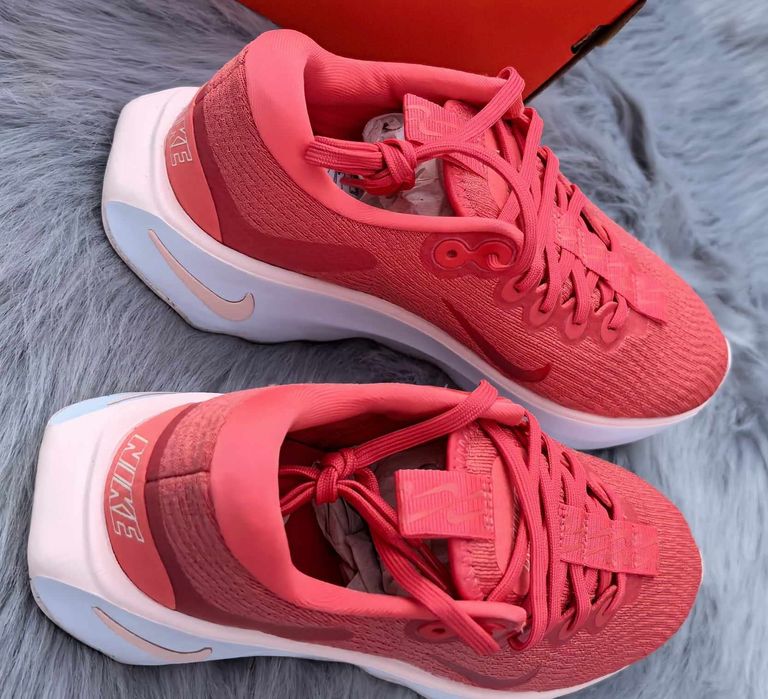 Nike  Motiva оригинални нови дамски сникърси  38.5 номер