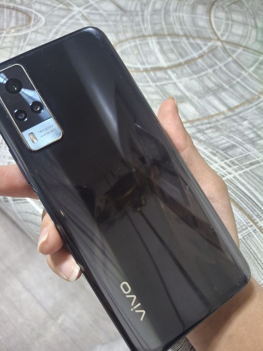 Телефон Vivo Y20s