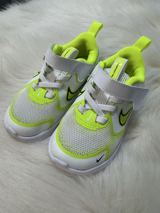 Бели маратонки Nike