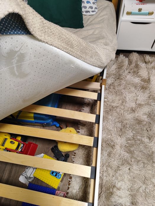 Продам детскую кровать с матрасом