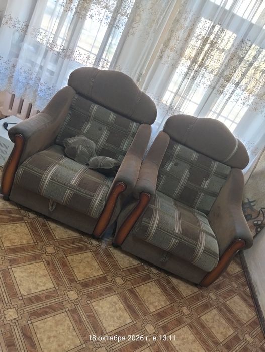 Продам  диван и два кресла
