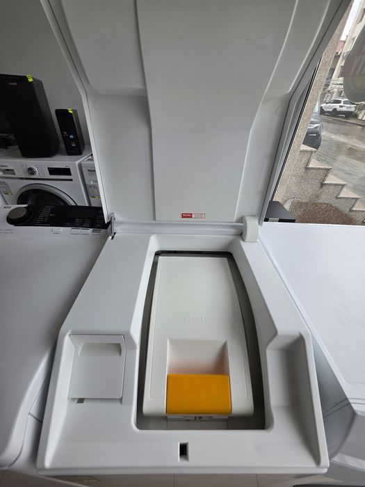 Пералня с горно зареждане Míele