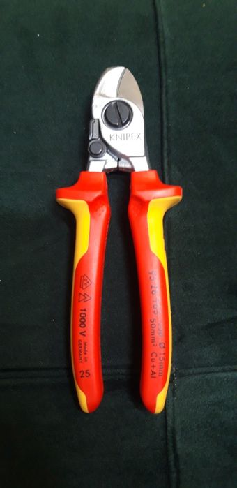 Knipex 95 26 165 cable cutter Defect