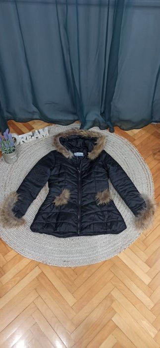 Кокетно черно шушляково яке с естествен пух