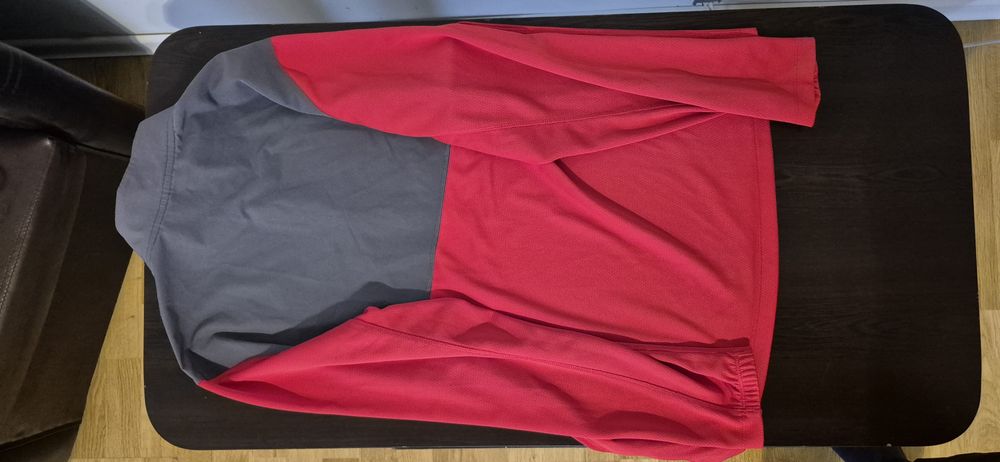 Bluza Nike Dri-FIT Academy roșu cu gri.  Excelenta