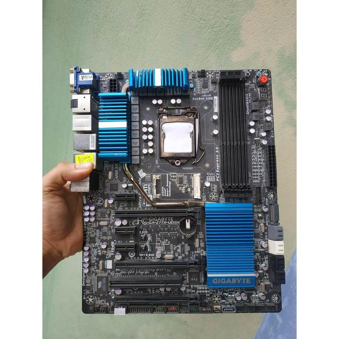 Срочно продам gigabyte ga-z77x-d5h