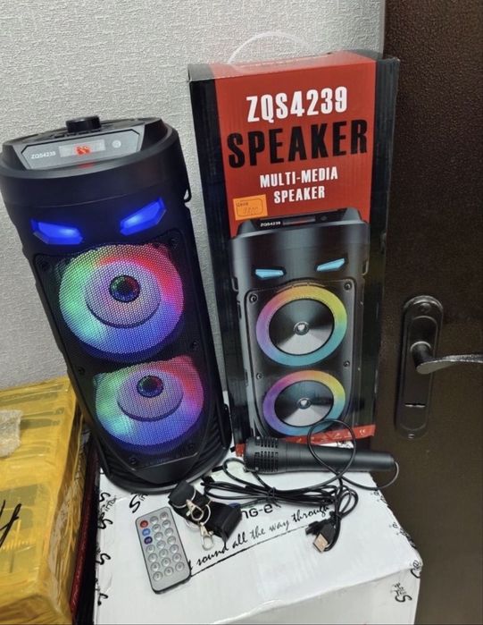 Новая портативная Bluetooth колонка ZQS4239 с микрофоном (Караоке)