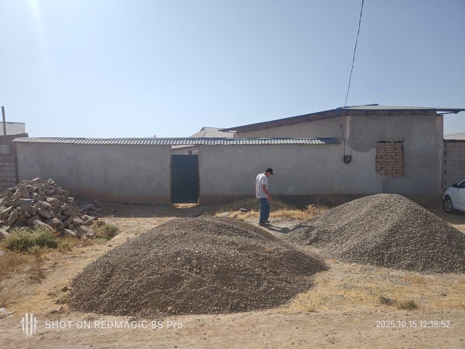 Uy joy sotiladi 4 sutix