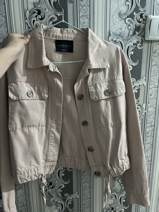 Джинсовая розовая куртка