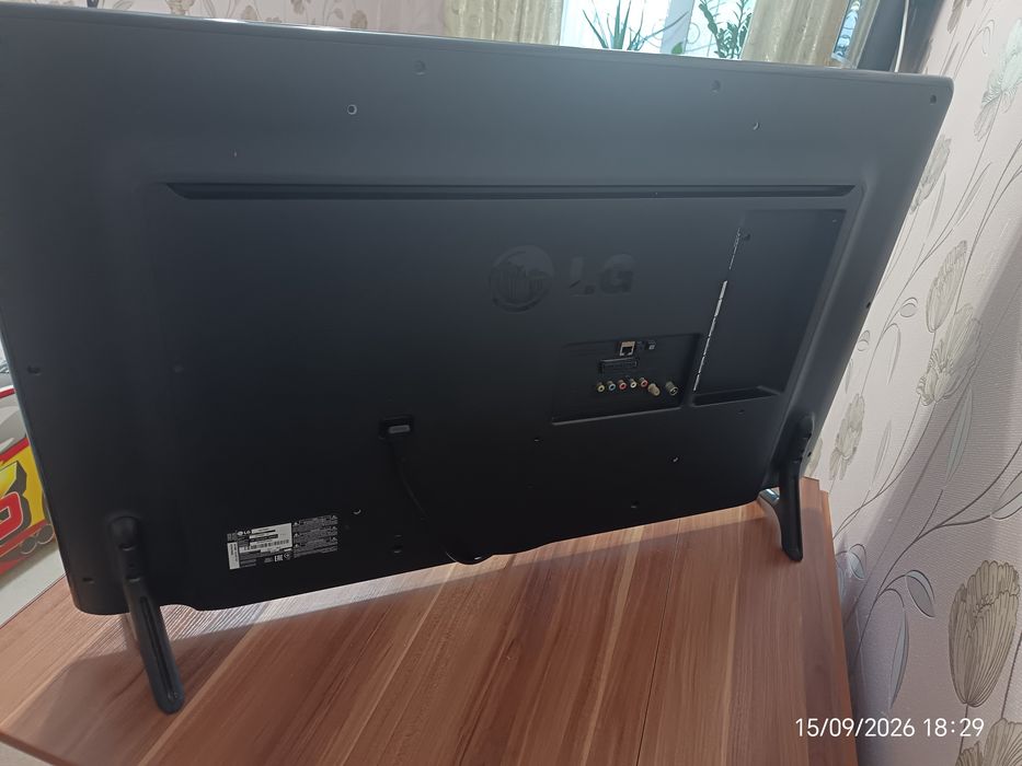 Продам телевизор LG (42)