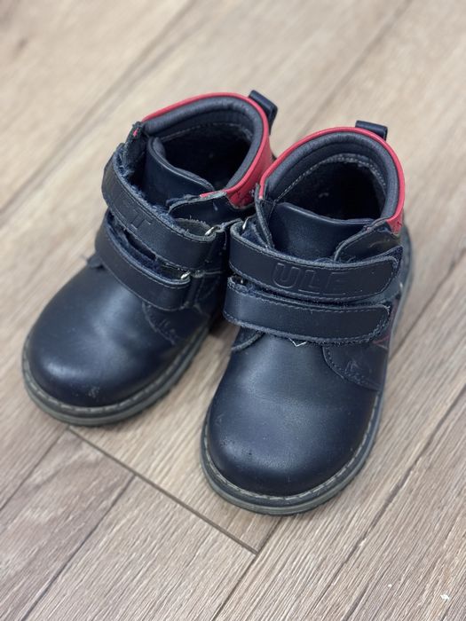 Поодам ботинки 24р