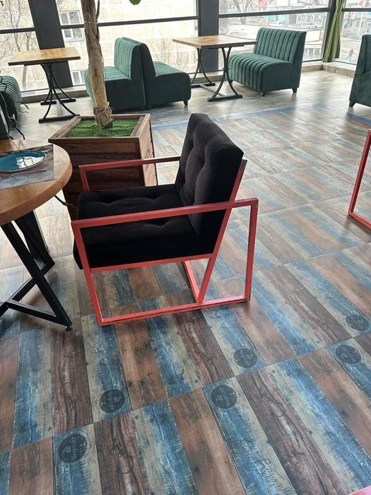 Стол со стульями