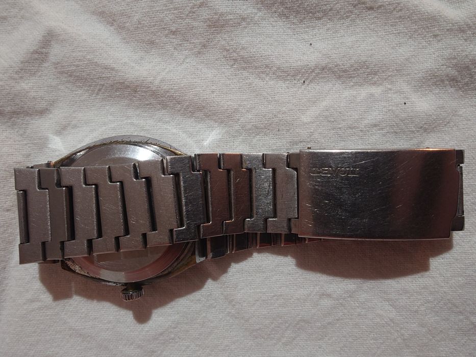 Полет, съветаки механичен часовник, с ръчно навиване.