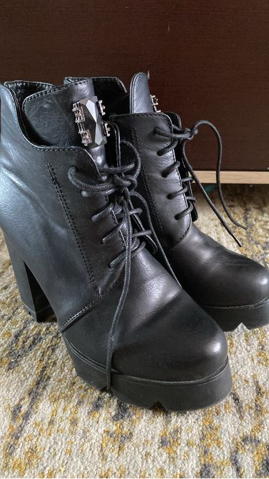 Продам куртки и обувь