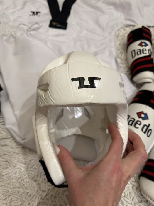 Форма для тхэквондо. На 6-8 лет . Размер S.