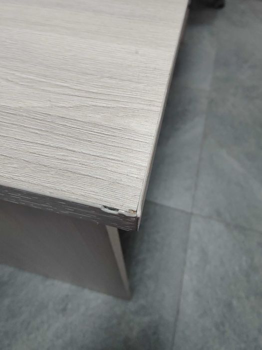 Стол офисный с ящиками.