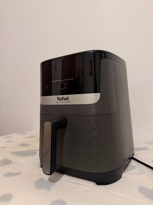 Tefal Easy Fry Silence model cu referința EY551HEO, care funcționează la o putere de 1400-1670W