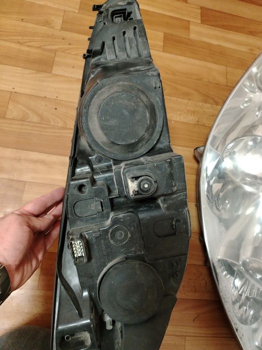 Фары Peugeot 308