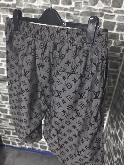 Luis Viton летен екип с яка