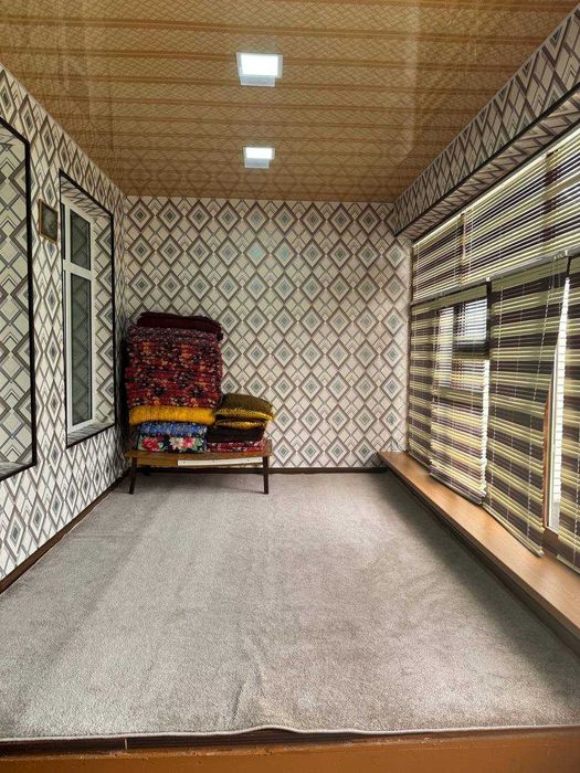 Катедж сотилади.