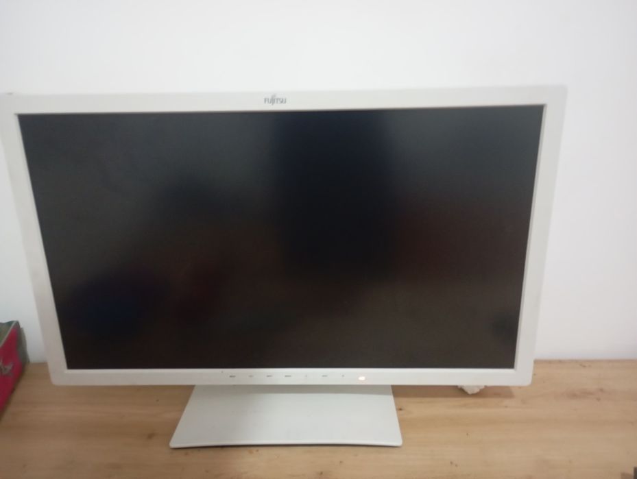 Momitor Fujitsu 67hz