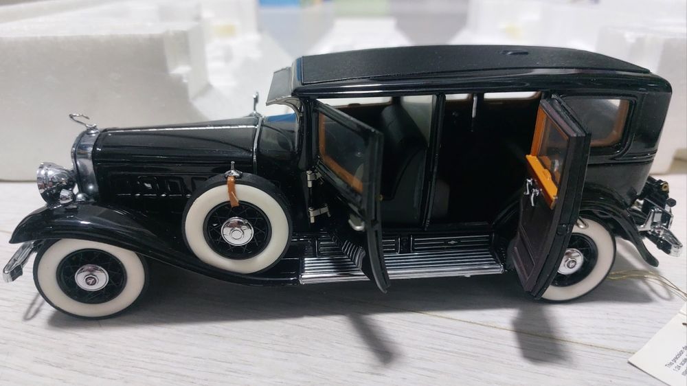 Macheta Cadillac V-16 Al Capone 1/24