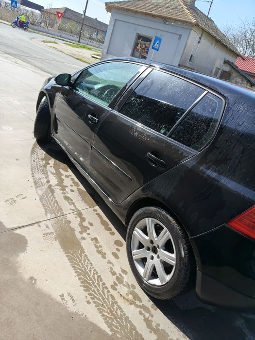 Vând golf 5                                   .