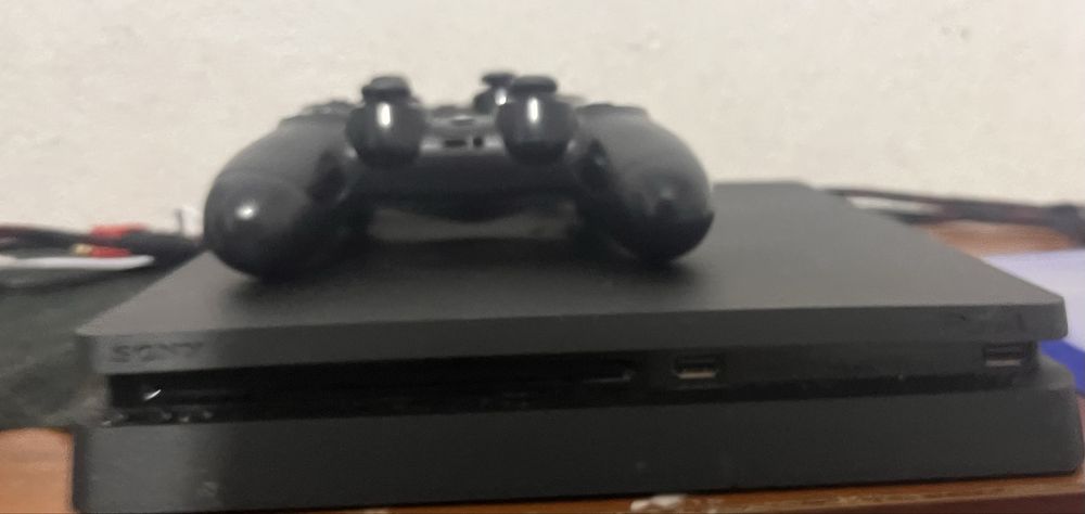Playstation 4 slim